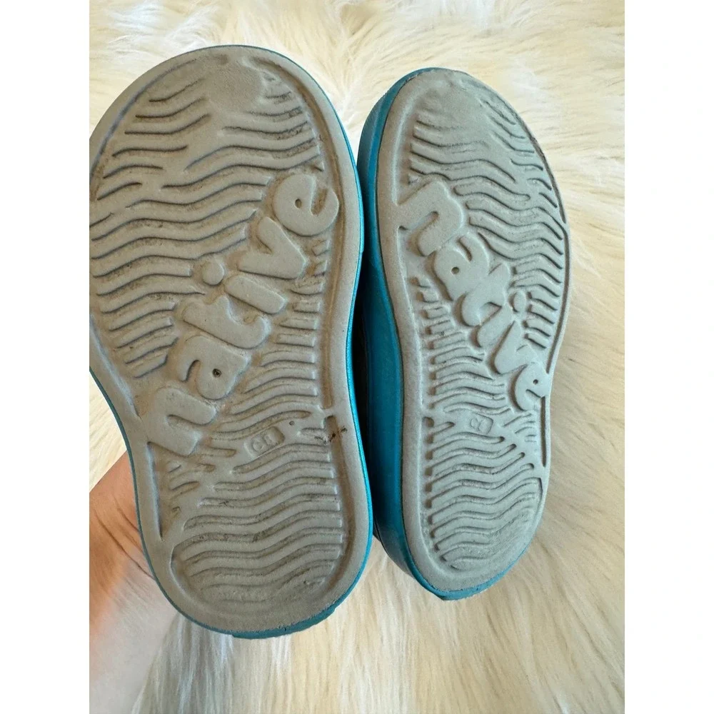 Gray native shoes size‎ 6 GUC